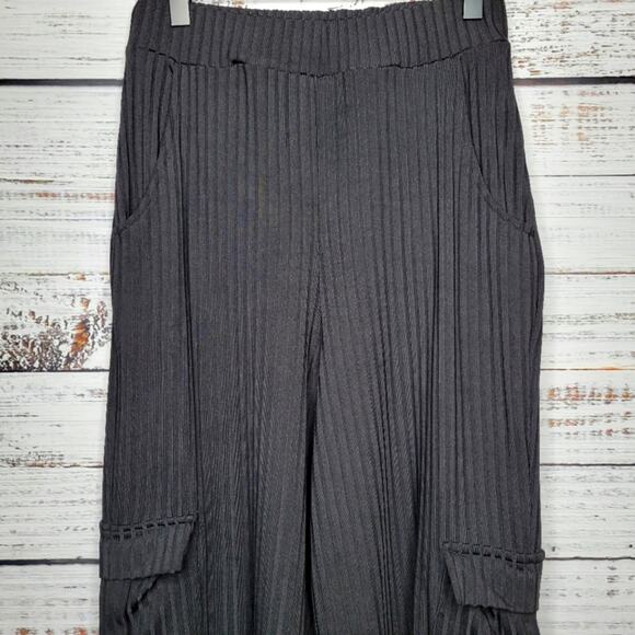 Nasty Gal High Rise Ribbed Cargo Pocket Pants Black | Size 4 - Picture 4 of 8